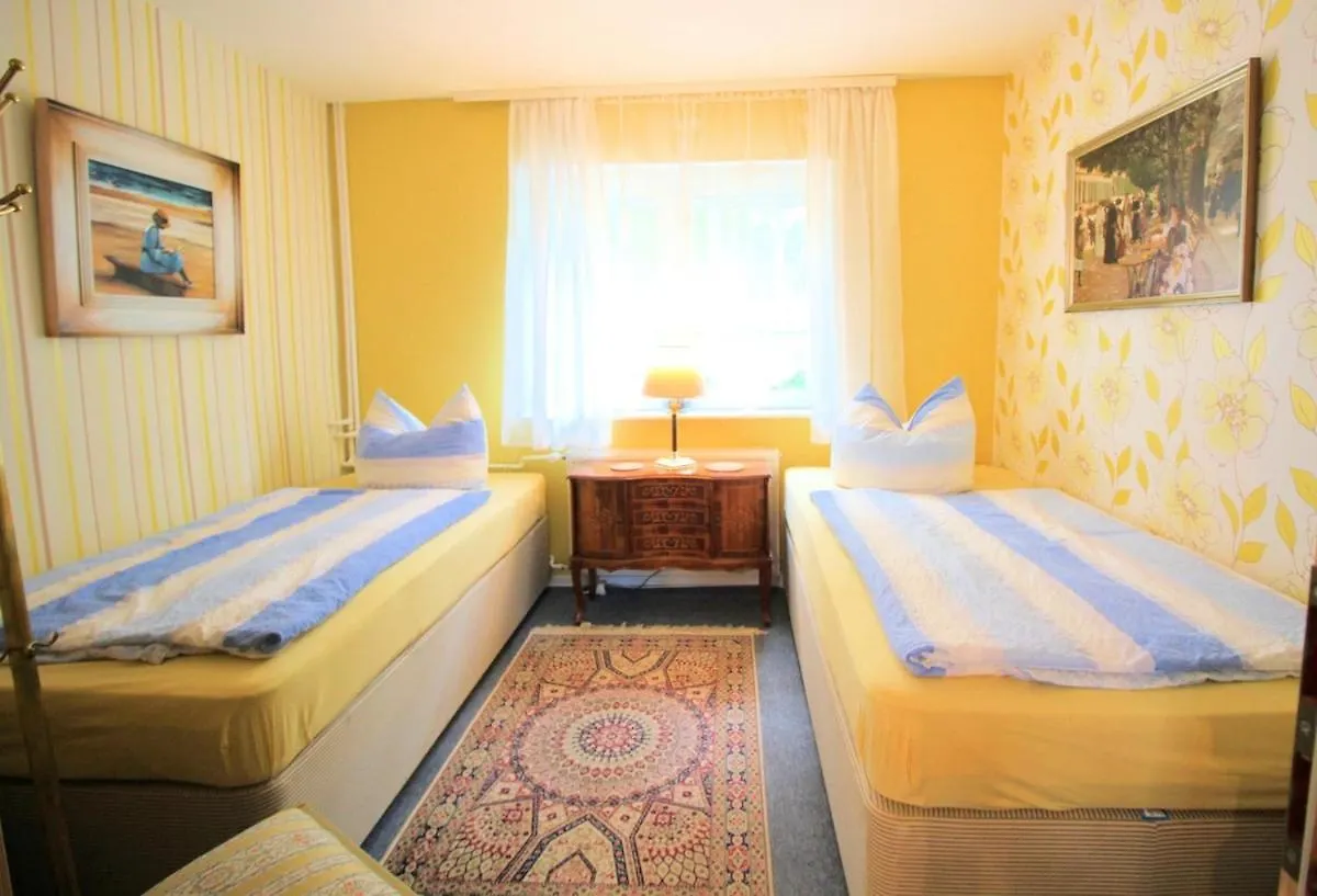 Holiday home Berlinurlaub Im Gruenen, Pool-Whirlpool Beheizt, Sauna, Spielplatz, Grill, 3 Doppelzimmer Blankenfelde-Mahlow Germany