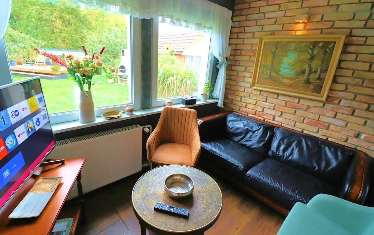 Holiday home Berlinurlaub Im Gruenen, Pool-Whirlpool Beheizt, Sauna, Spielplatz, Grill, 3 Doppelzimmer Blankenfelde-Mahlow